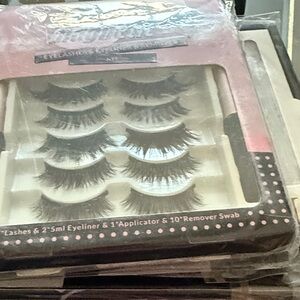 Eyelashes bundle I think the glue is dried